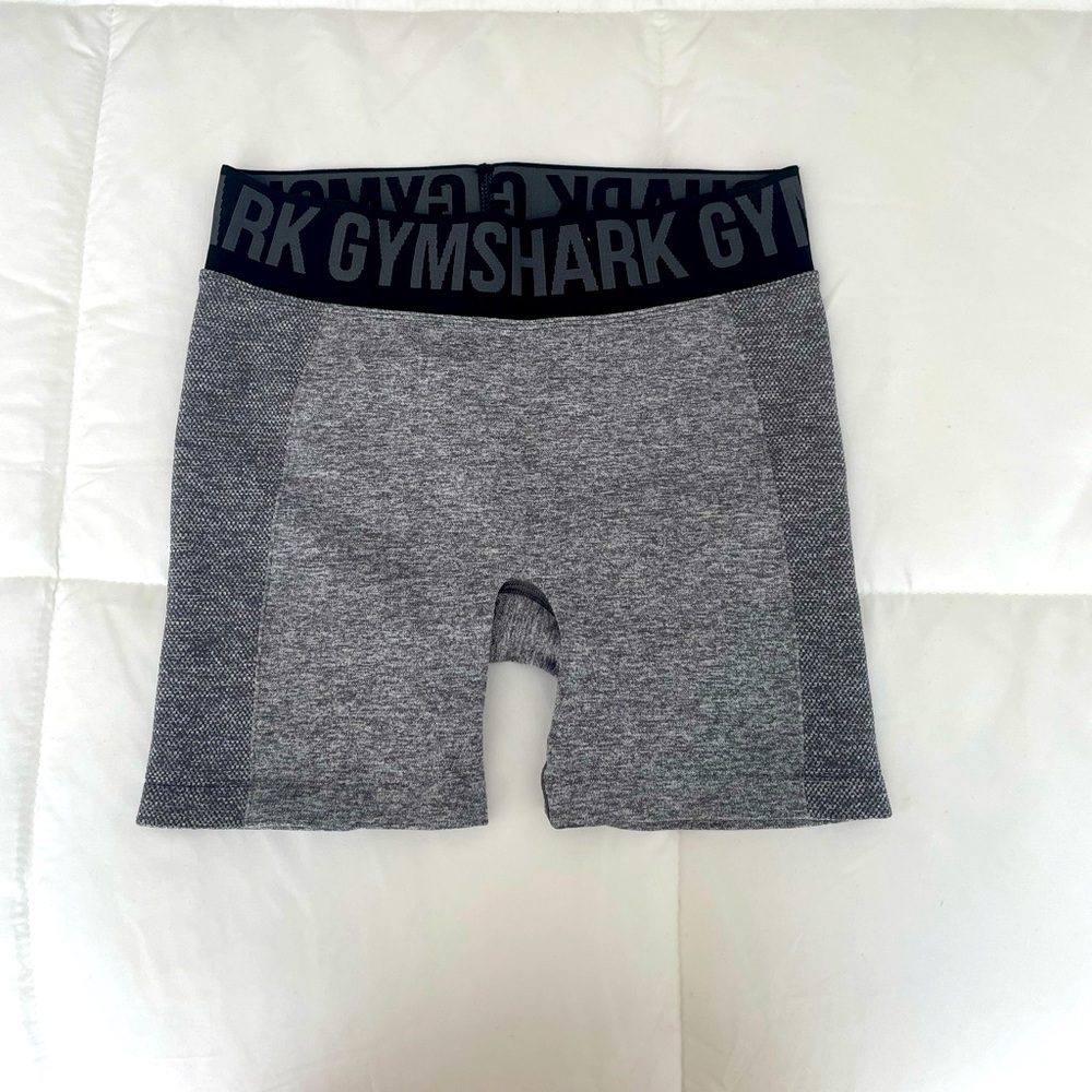 GYMSHARK FLEX SHORTS in Black